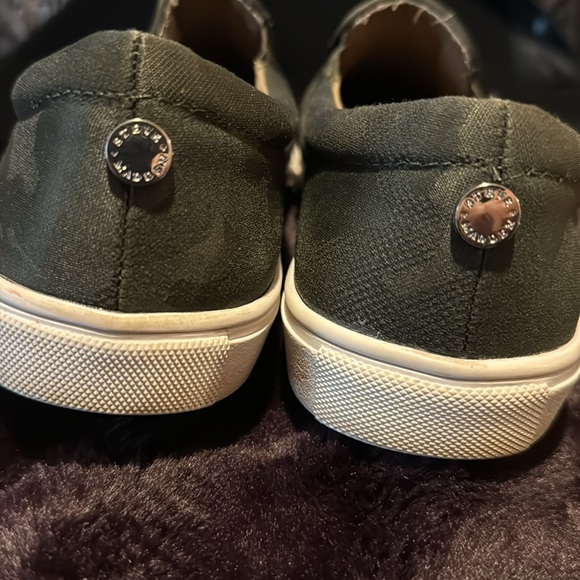 Steve Madden Ecentric  Women's Slip on Shoes, Rare Camouflage! Size 9 - Picture 3 of 5